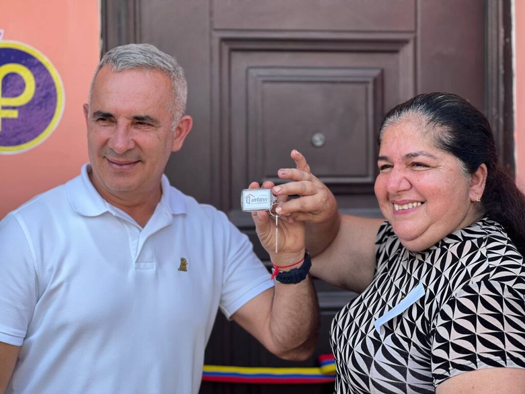 53 familias tachirenses reciben las llaves de su nuevo hogar