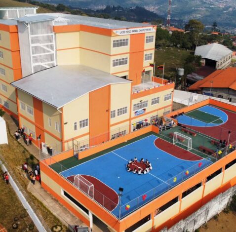 Gobernador Bernal: Muy feliz de inaugurar el Liceo Hugo Chávez, una obra de lujo