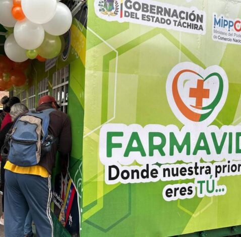 Gobernador Bernal inauguró sede de Farmavida en Cárdenas