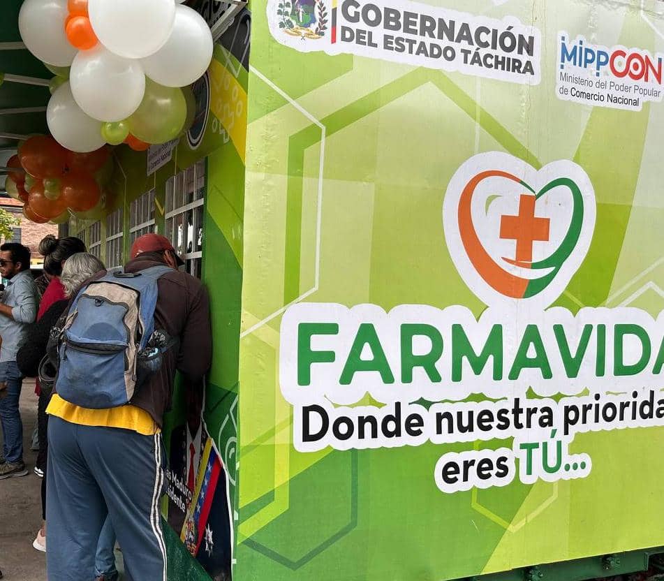 Gobernador Bernal inauguró sede de Farmavida en Cárdenas