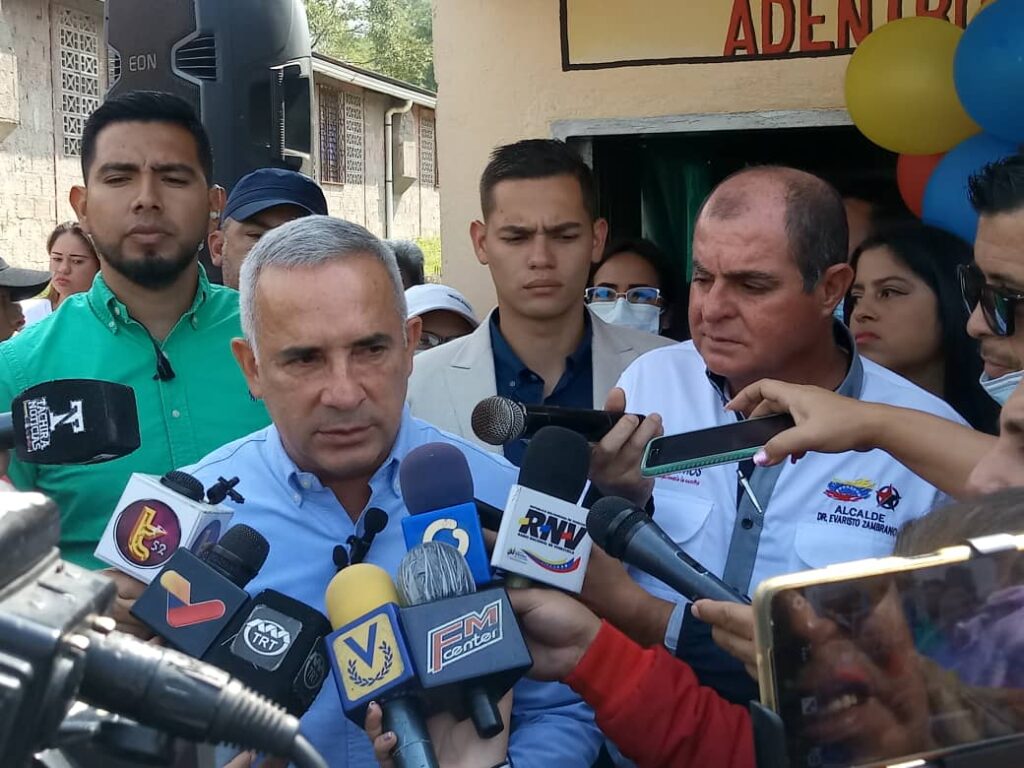 Gobernador Bernal: Si el funcionario quiere ser empresario, que renuncie a su cargo