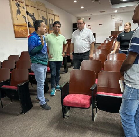 Avanzan trabajos en el auditorio del Hospital Central