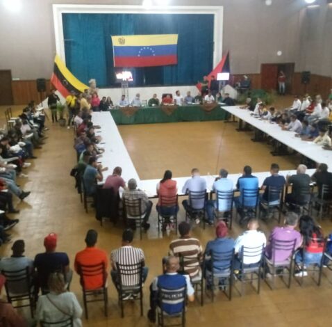 Productores de la montaña concertaron iniciativas con el gobernador Bernal