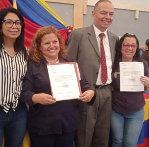 Mil 500 trabajadores del sector salud recibieron sus ascensos