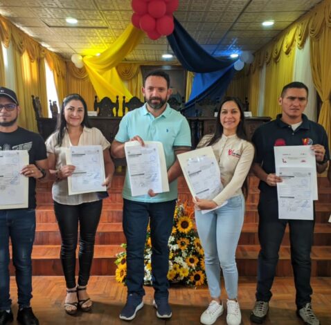 Familias de Guatavita ya cuentan con sus titulos de propiedad de vivienda