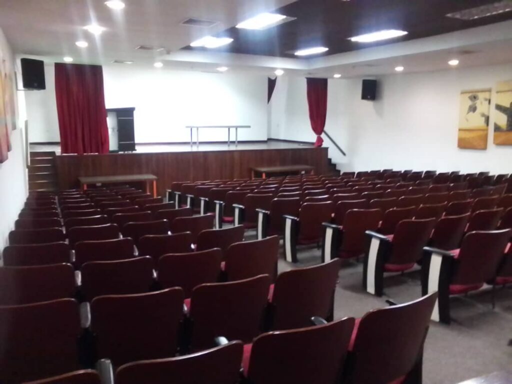 Un renovado Auditorio del Hospital Central de San Cristóbal fue entregado a los estudiantes de medicina