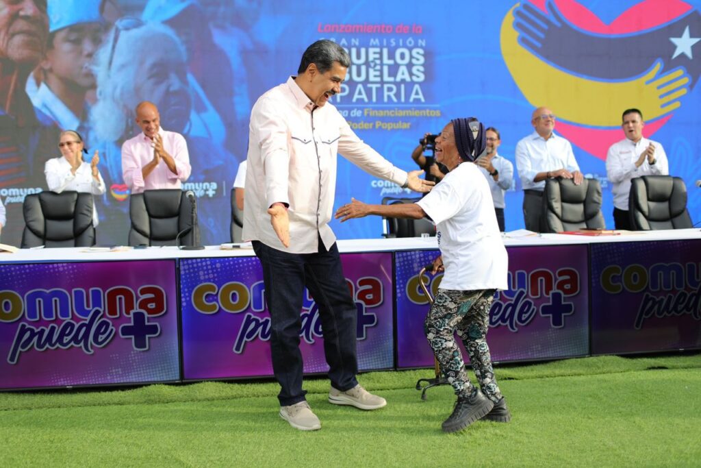 Maduro firma la Ley de Protección de las Pensiones y exhorta a los empresarios a apoyarla