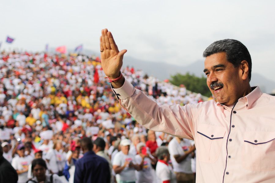 Maduro aprueba recursos para 4.500 proyectos consultados por el Poder Popular